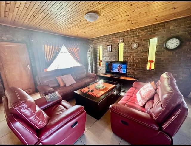 3 BEDROOM HOUSE FOR SALE IN VANDERBIJLPARK CW 4